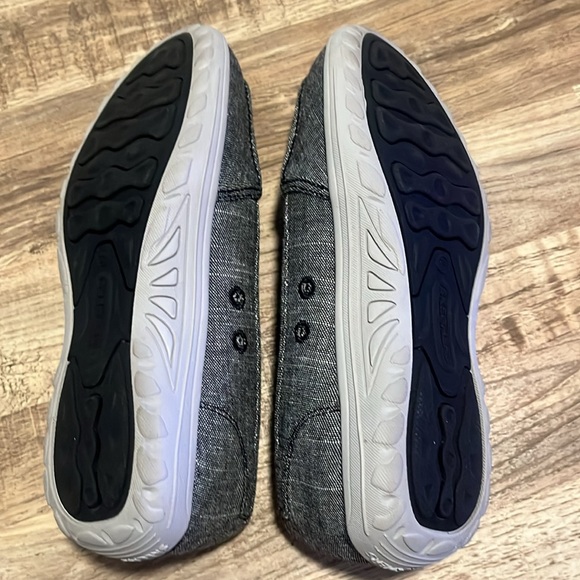 Skechers memory foam slip ons - Picture 3 of 3